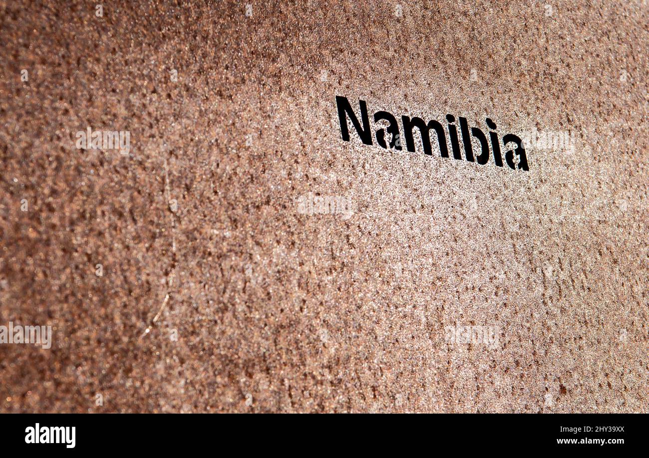 Name Des Landes Namibia In Schwarzen Buchstaben Auf Rostiger Eisenplatte Stockfoto