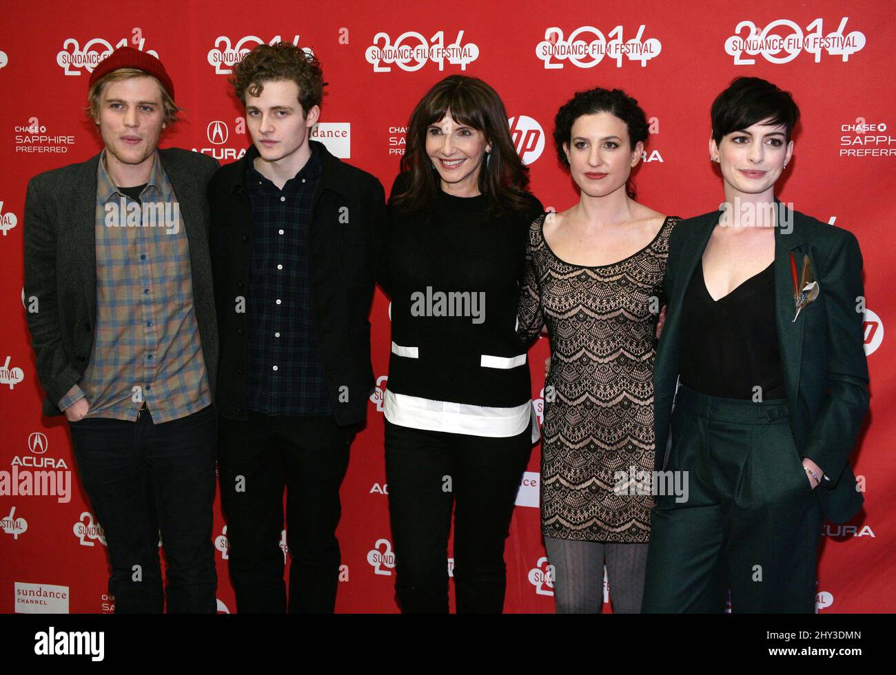 Johnny Flynn, Ben Rosenfield, Mary Steenburgen, Kate Barker-Froyland, Anne Hathaway bei der Ankunft für den SONG ONE Premiere beim Sundance Film Festival 2014, dem Eccles Theater in Park City, Utah. Stockfoto