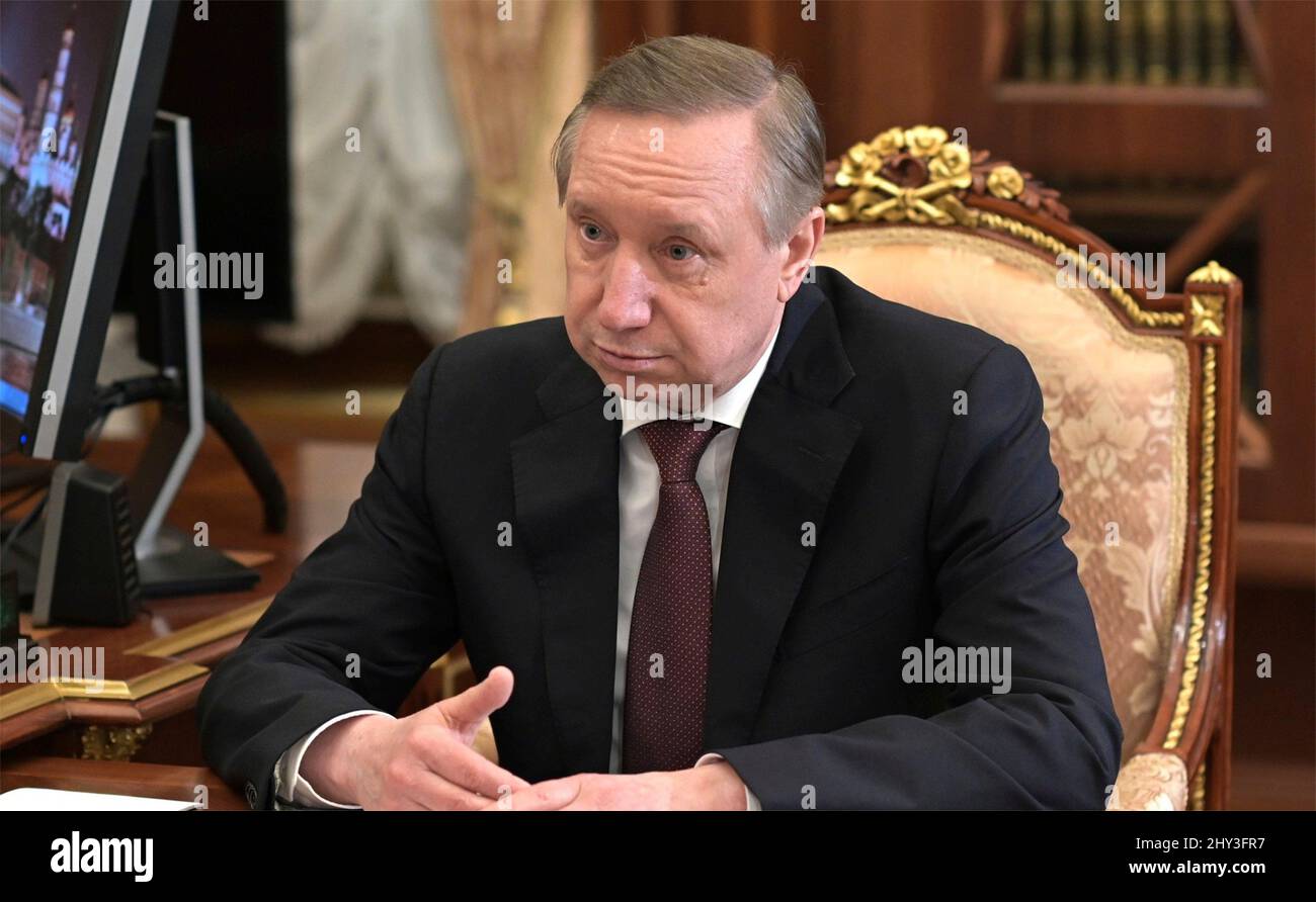 Moskau, Russland. 01. März 2022. Alexander Beglov, Gouverneur von Sankt Petersburg, während eines persönlichen Treffens mit dem russischen Präsidenten Wladimir Putin im Kreml am 1. März 2022 in Moskau, Russland. Quelle: Mikhail Klimentyev/Kremlin Pool/Alamy Live News Stockfoto