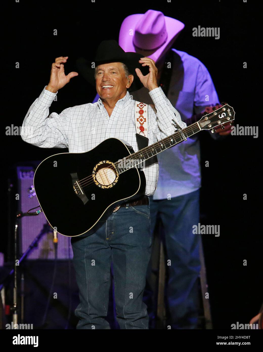 George Strait tritt beim jährlichen Bayou Country Superfest 5. im LSU Tiger Stadium, Baton Rouge, auf Stockfoto