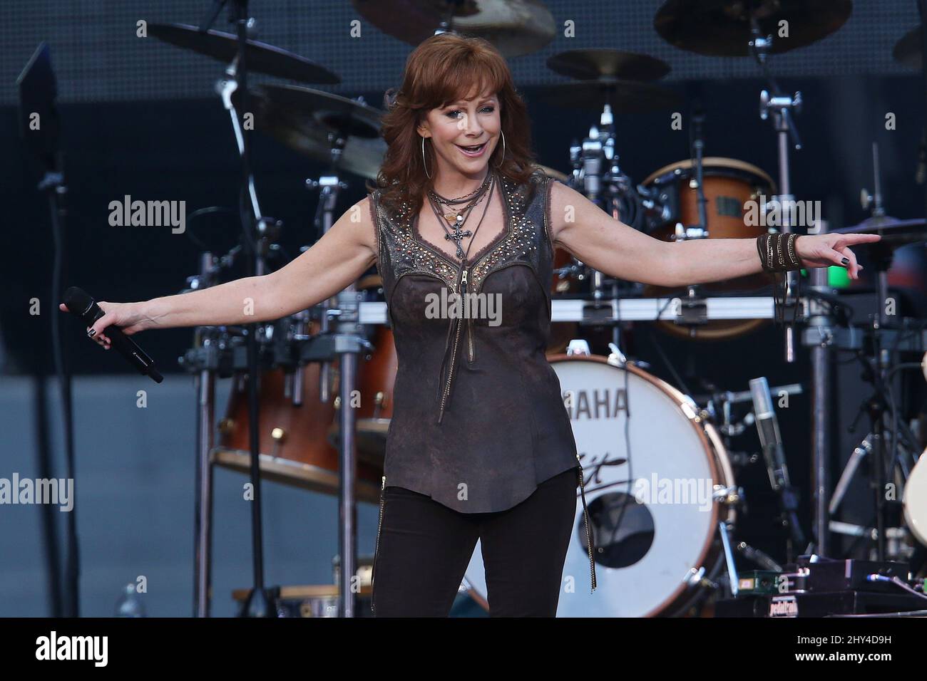 Reba McEntire tritt beim jährlichen Bayou Country Superfest 5. im LSU Tiger Stadium, Baton Rouge, auf Stockfoto