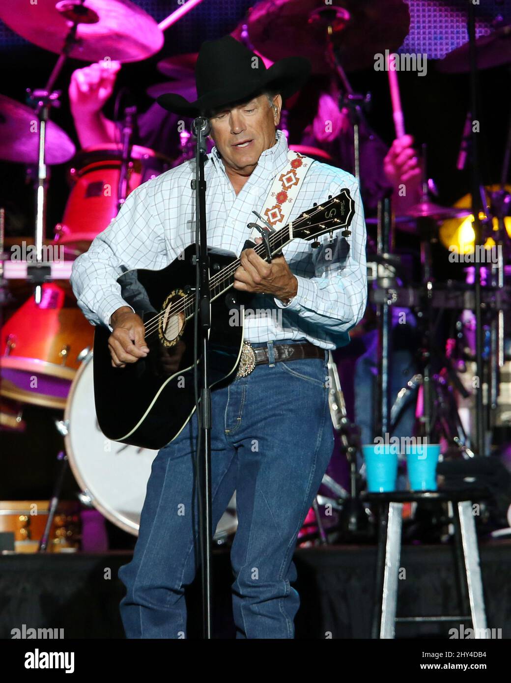 George Strait tritt beim jährlichen Bayou Country Superfest 5. im LSU Tiger Stadium, Baton Rouge, auf Stockfoto