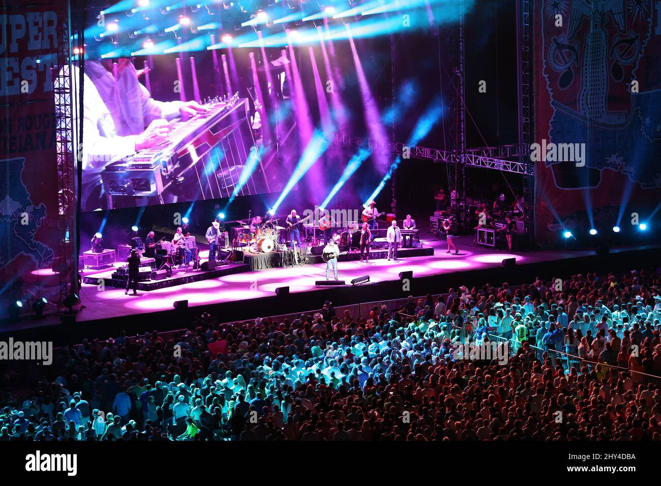 George Strait tritt beim jährlichen Bayou Country Superfest 5. im LSU Tiger Stadium, Baton Rouge, auf Stockfoto