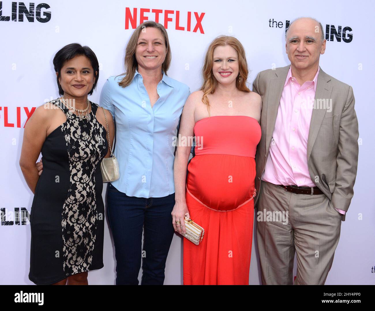 Veena Sud, Cindy Holland, Mireille Enos, David Madden bei der Premiere der „The Killing“-Saison 4 im Arclight Hollywood in Los Angeles, USA. Stockfoto