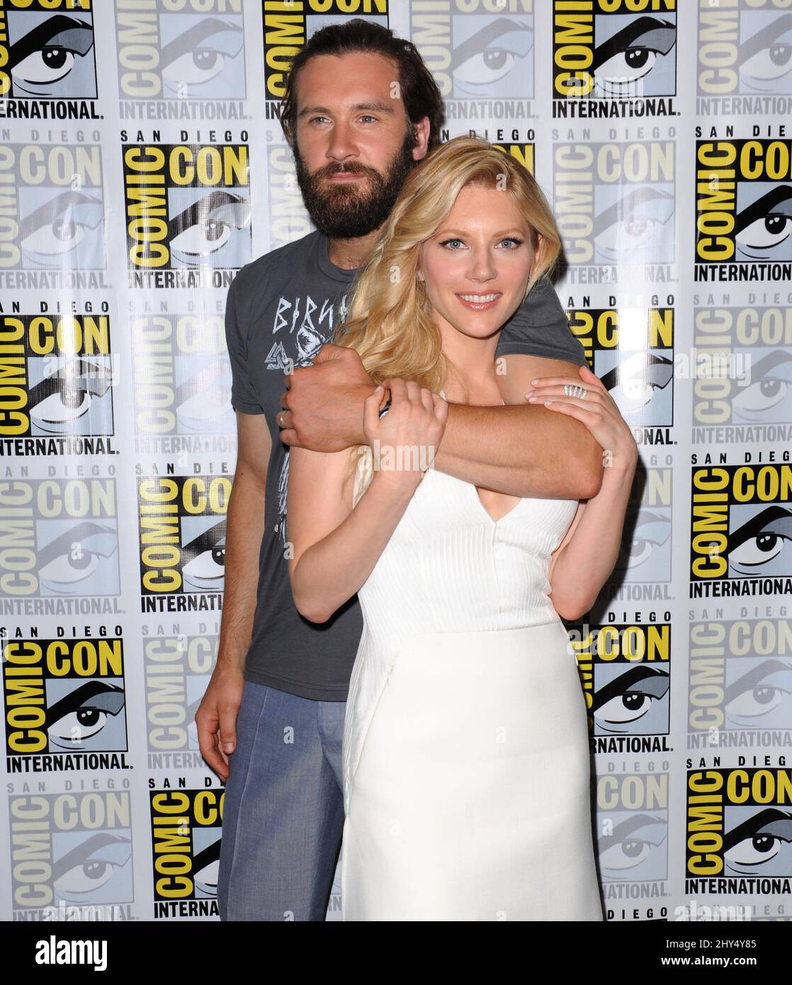 Katherine Winnick, Clive Standen bei der Comic-Con 2014 in San Diego, Kalifornien. Stockfoto