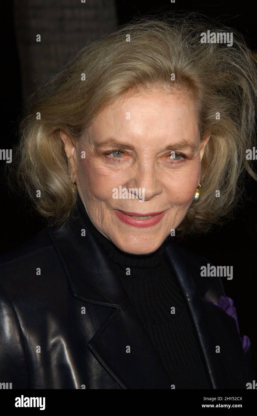 7. Dezember 2001 Beverly Hills, CA. Lauren Bacall 'Gosford Park' Premiere im Academy Theatre Stockfoto