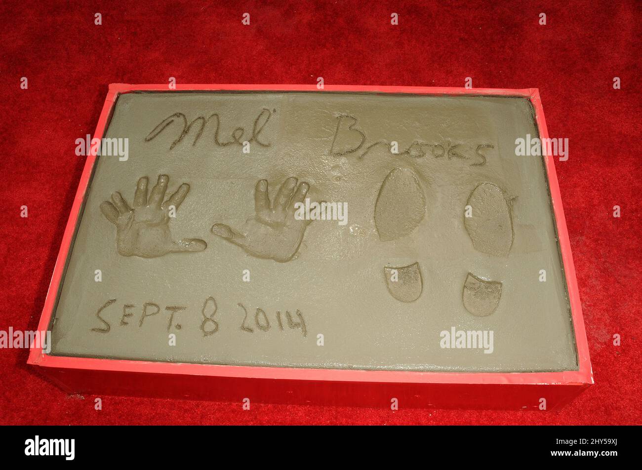 Mel Brooks während einer Zeremonie zu Ehren von Mel Brooks mit seinen Handprints und Footprints in Cement im weltberühmten TCL Chinese Theatre, am 8. September 2014, in Los Angeles. Stockfoto