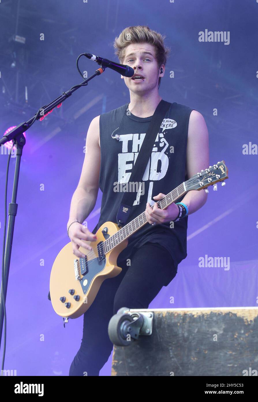 5 Sekunden Sommer am 2. Tag des iHeartRadio Music Festivals im Village, Las Vegas, 19. September 2014. Stockfoto 5 Sekunden Sommer am 2. Tag des iHeartRadio Music Festivals im Village, Las Vegas, 19. September 2014. Stockfoto