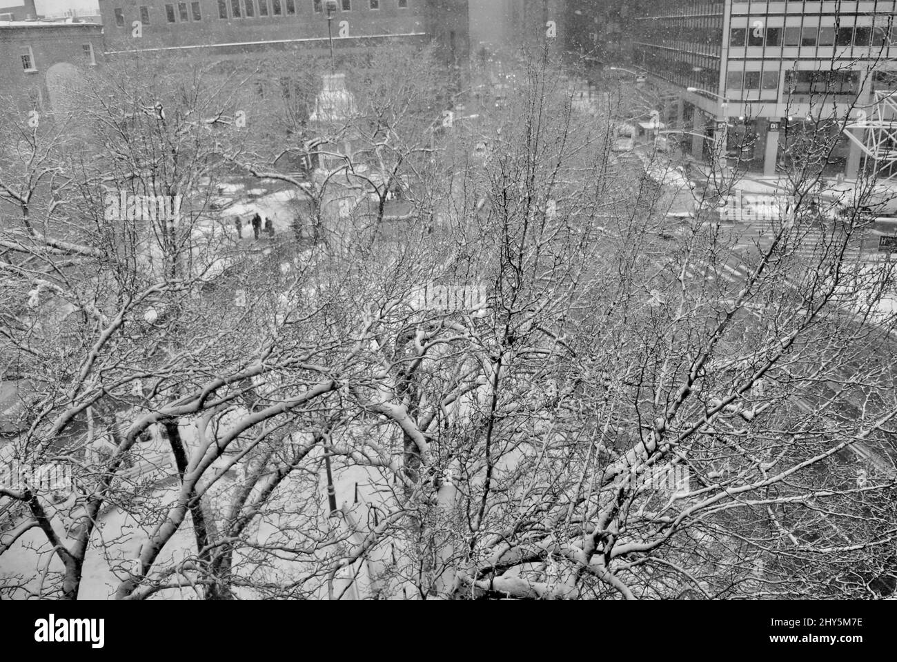 Titanic Memorial Park in Downtown Manhattan nach dem Schneesturm, New York, NY, USA Stockfoto