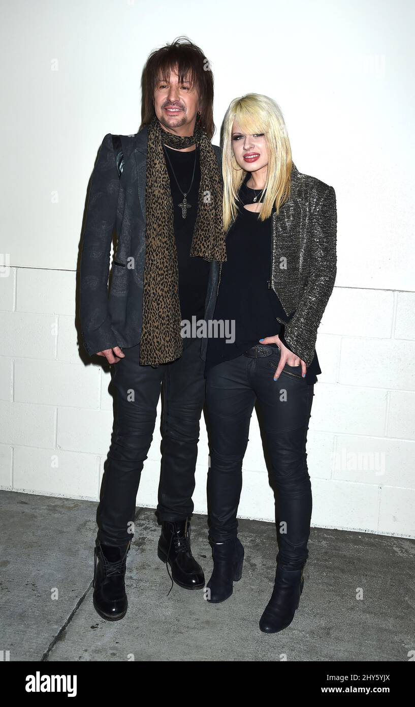 Richie Sambora und Orianthi während der jährlichen Hollywood Christmas Parade 83. am Hollywood Blvd, Los Angeles. Stockfoto