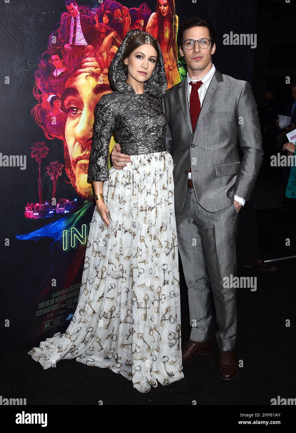 Joanna Newsom und Andy Samberg bei der Premiere von „Inhärent Vice“ in Los Angeles, Kalifornien. Stockfoto