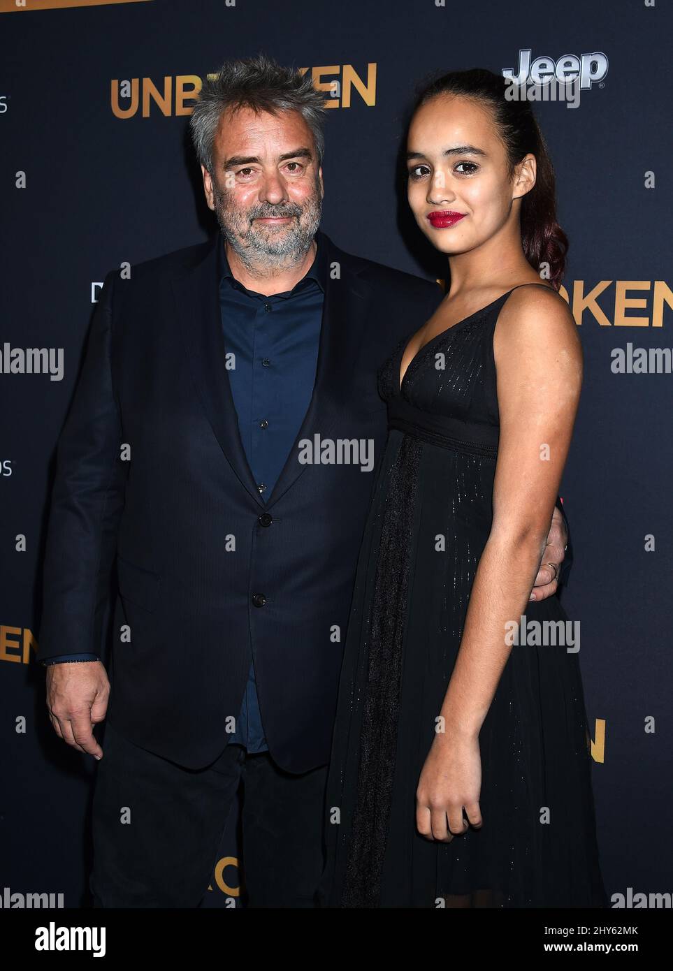 Luc Besson und Talia Besson bei der „ungebrochenen“ Premiere in Los Angeles Stockfoto