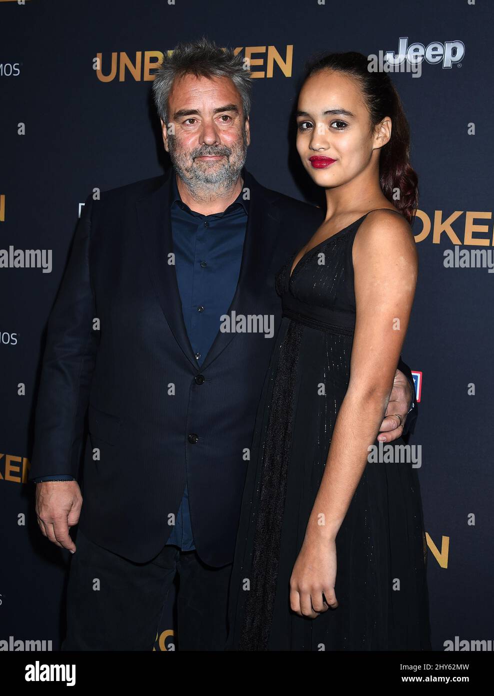 Luc Besson und Talia Besson bei der „ungebrochenen“ Premiere in Los Angeles Stockfoto