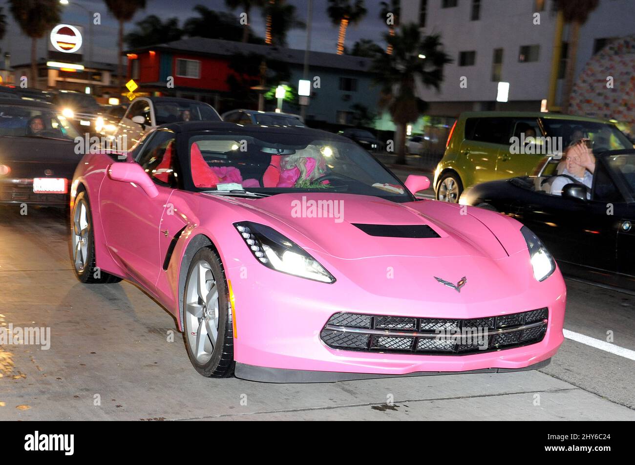 Billboard Queen Angelyne fährt in ihrer brandneuen Pink Corvette durch Hollywood, 30. Januar 2015 Hollywood, ca. Stockfoto