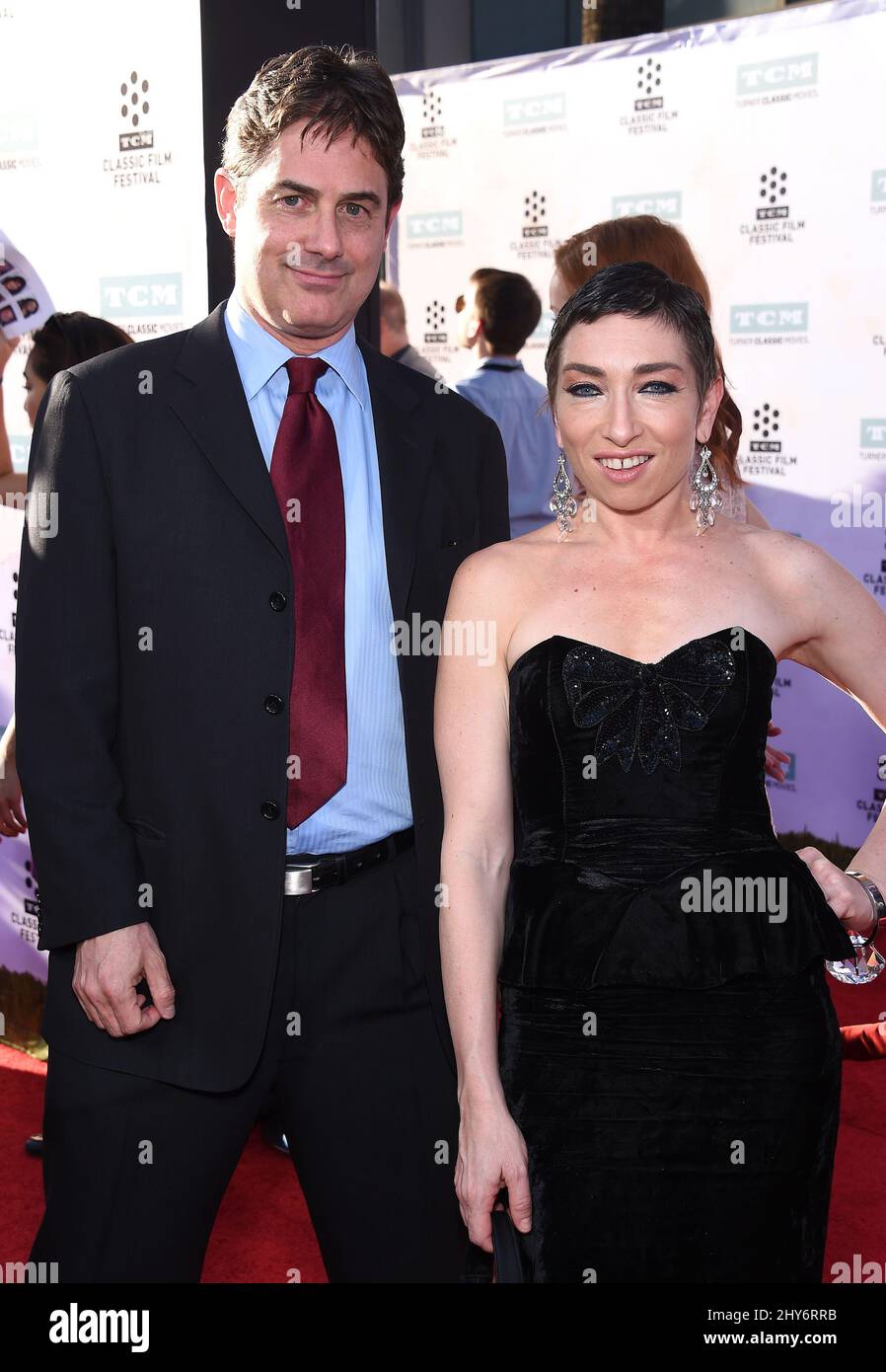 Zach Galligan und Naomi Grossman nahmen an der 50.-jährigen Vorführung von „The Sound of Music“ Teil, die als Eröffnungsgala des TCM Classic Film Festivals 2015 im TCL Chinese Theatre in Los Angeles, Kalifornien, präsentiert wurde. Stockfoto