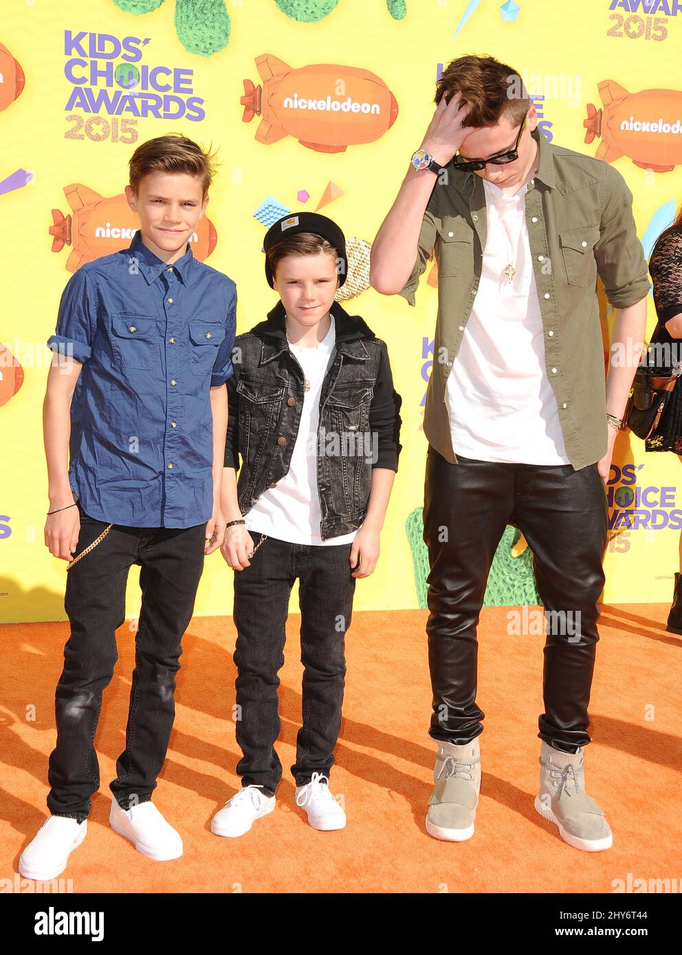 Brooklyn Beckham, Romeo Beckham, Cruz Beckham kommen am Samstag, den 28. März 2015, bei Nickelodeon's jährlichen Kids' Choice Awards 28. im Forum an Stockfoto