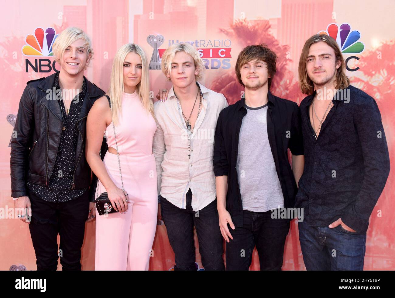R5 Ankunft bei den iHeartRadio Music Awards 2015 im Shrine Auditorium Stockfoto R5 Ankunft bei den iHeartRadio Music Awards 2015 im Shrine Auditorium Stockfoto