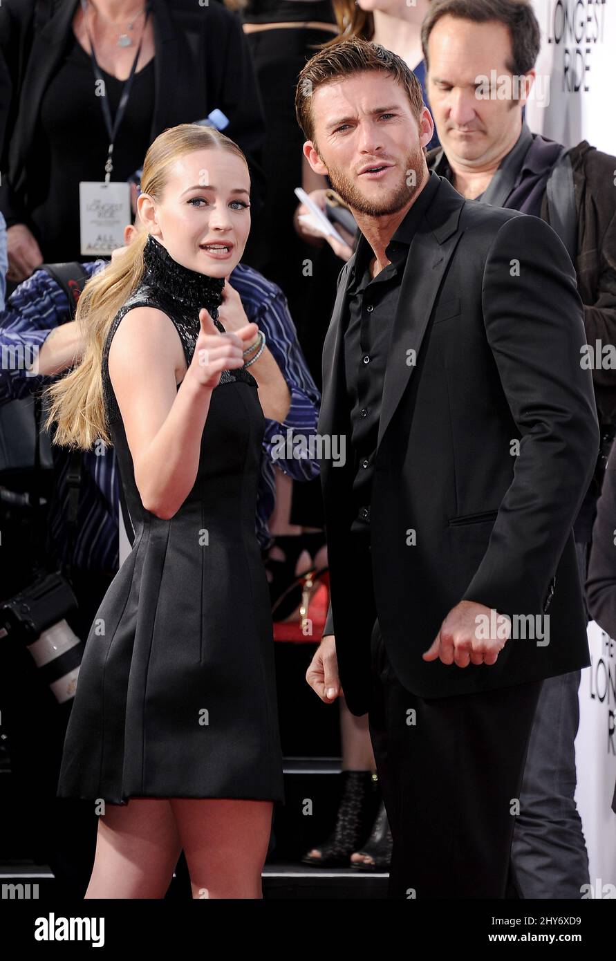 Scott Eastwood, Britt Robertson bei der Premiere „The Longest Ride“ im Chinese Theatre in Los Angeles, Kalifornien. Stockfoto