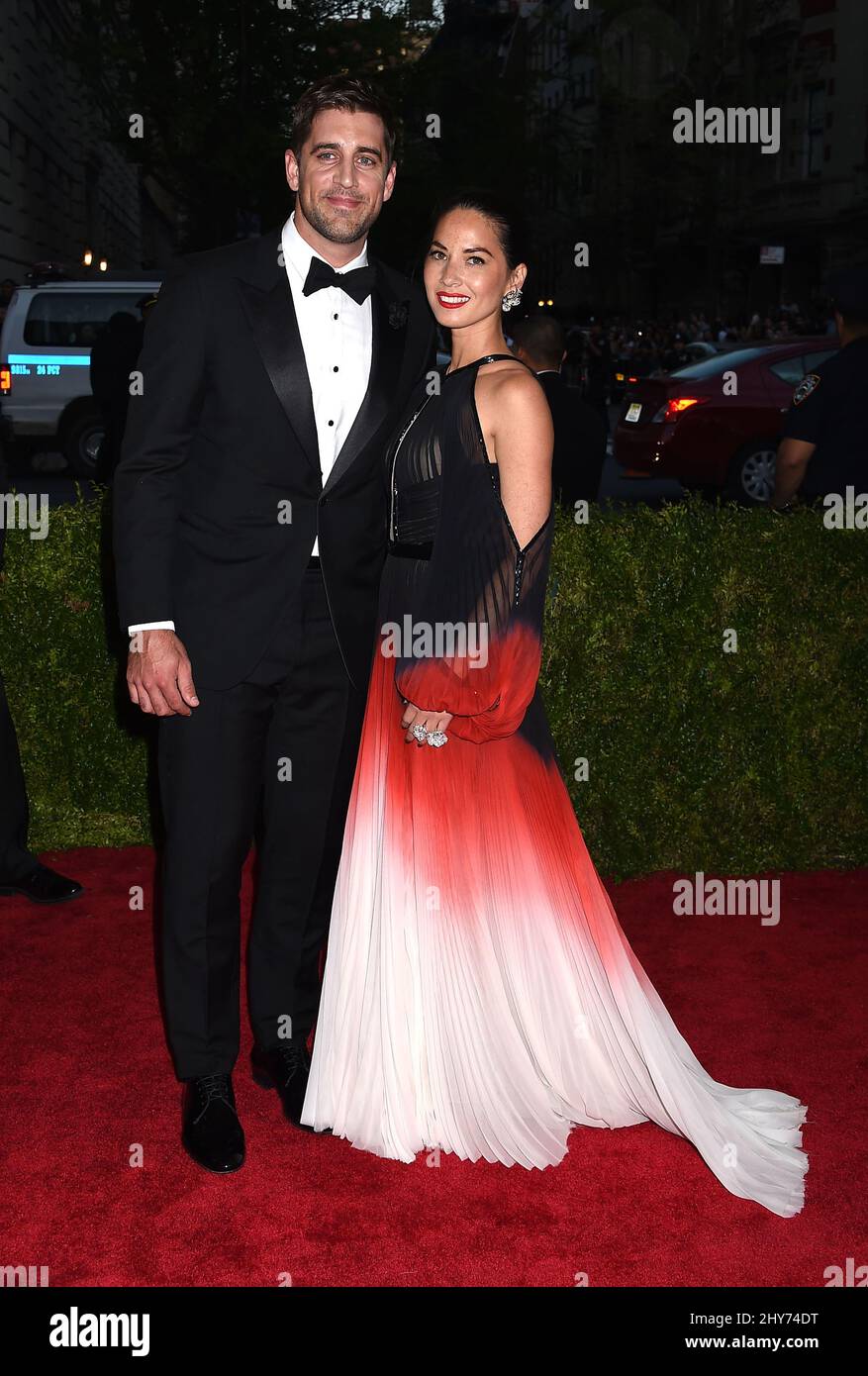 Olivia Munn und Aaron Rodgers besuchten die Gala des Metropolitan Museum of Art in New York City, USA. Stockfoto