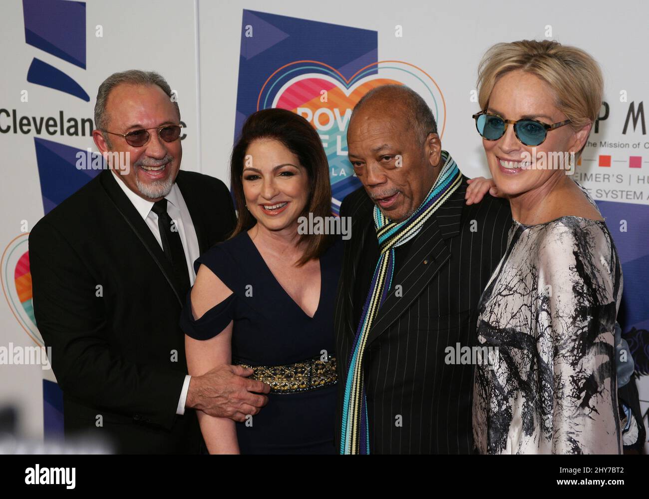 Emilio Estefan, Gloria Estefan, Quincy Jones, Sharon Stone nehmen an der „Keep Memory Alive 19. Annual POWER OF LOVE“-Gala in der MGM Grand Garden Arena Teil Stockfoto