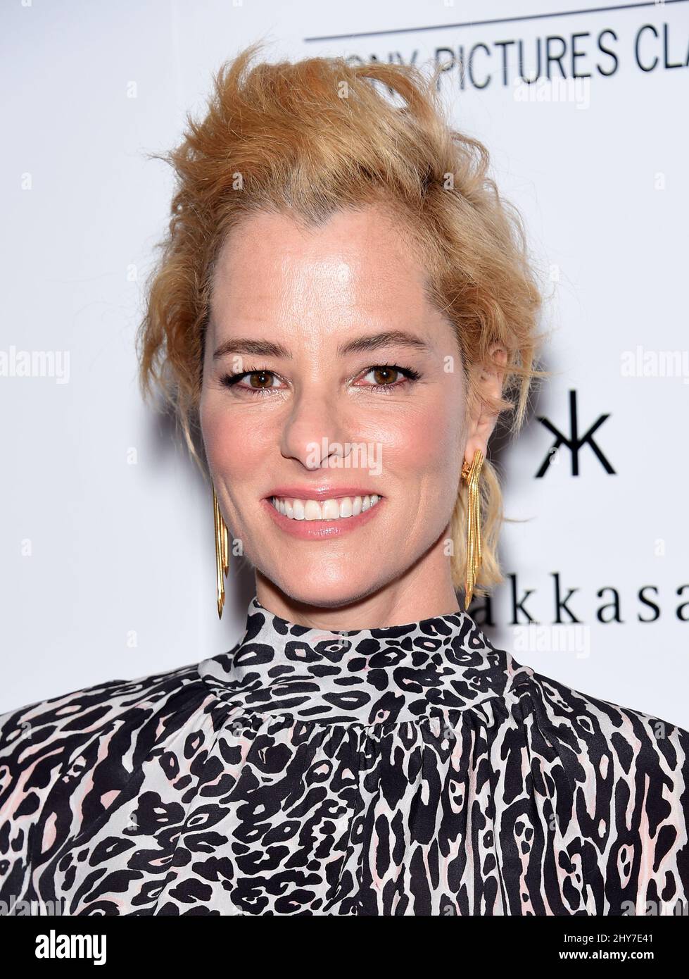 Parker Posey kommt zur Premiere von „Irrational man“ in Los Angeles im WGA Theatre an. Stockfoto