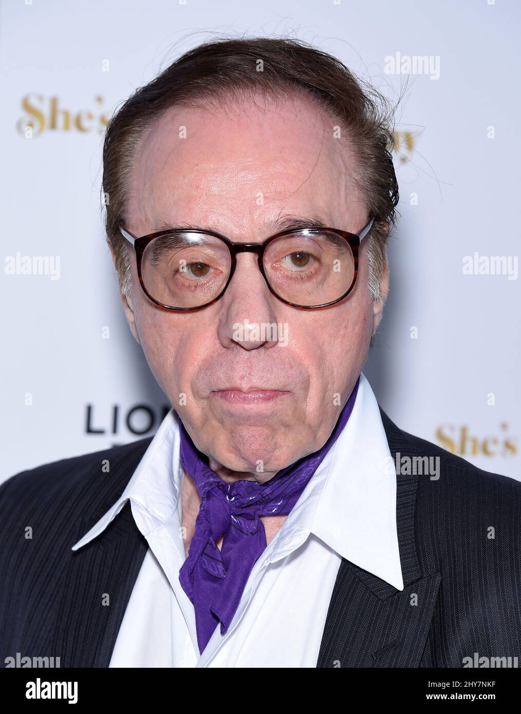 Peter Bogdanovich nimmt an der „She's Funny That Way“-Premiere in Los Angeles Teil, die im Harmony Gold Theatre stattfand. Stockfoto