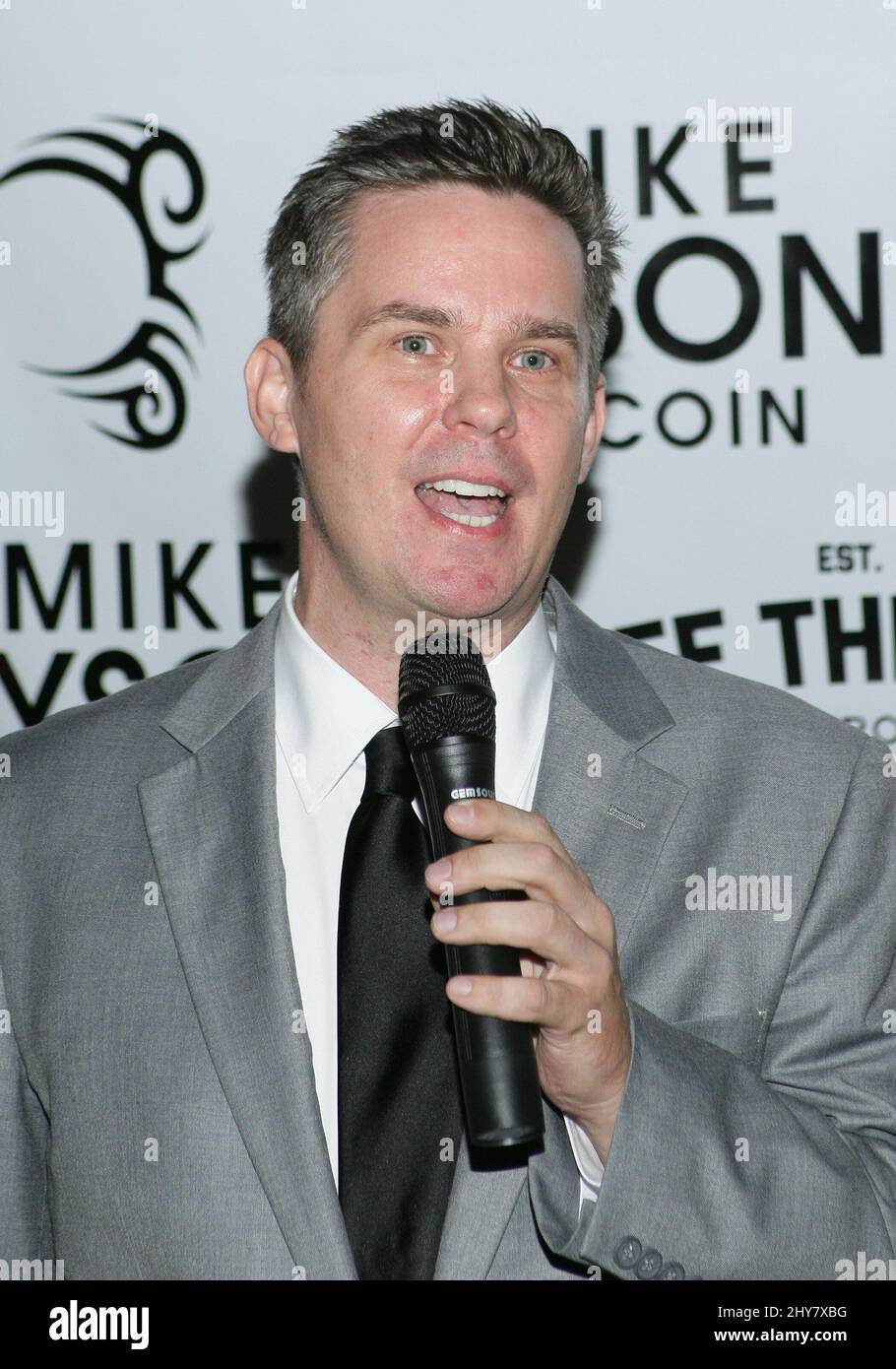 Peter Klamka bei der Enthüllung des weltweit ersten offiziellen Mike Tyson Bitcoin Geldautomaten Stockfoto