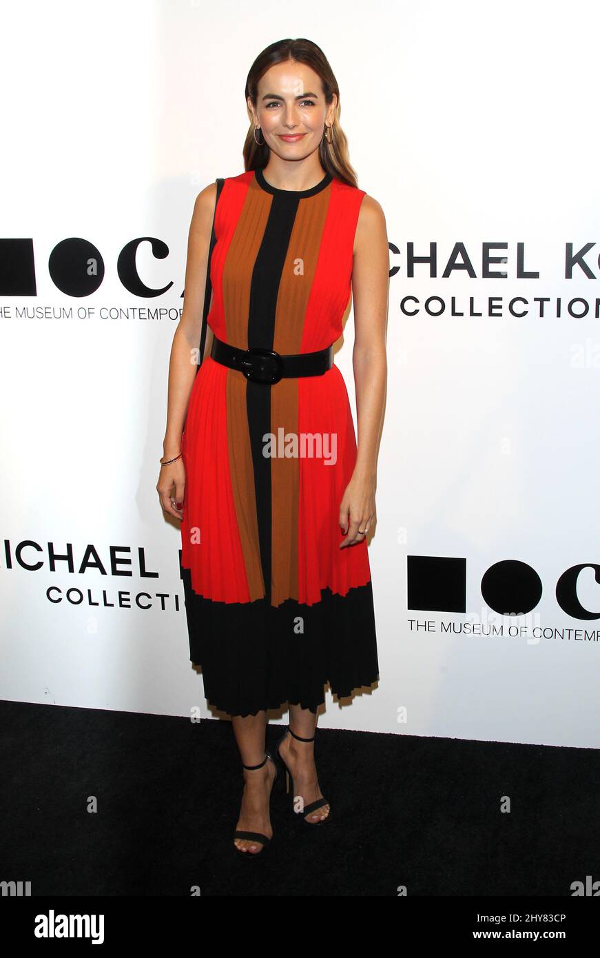 Camilla Belle nimmt an Michael Kors Teil und präsentiert das Distinguished Women in the Arts Lunch des Museums für zeitgenössische Kunst im Beverly Wilshire Hotel in Los Angeles, USA. Stockfoto