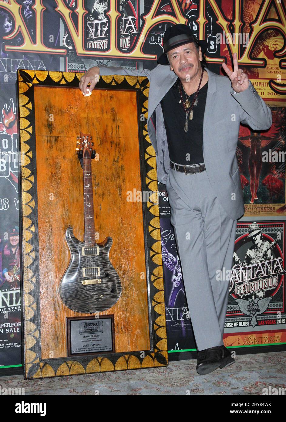 Carlos Santana erhält eine Gedenkfeier, bei der 100.000 Tickets für die  House of Blues Residency in Mandalay Bay ausgestellt werden Stockfotografie  - Alamy