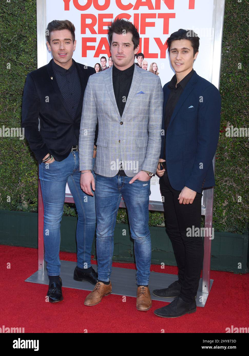 Kristofer James, Kyle Chpenter und Aleskey Lopez von The Scheme nahmen an der Premiere von „Love the Coopers“ von CBS Films Teil, die im Park Plaza at the Grove stattfand Stockfoto