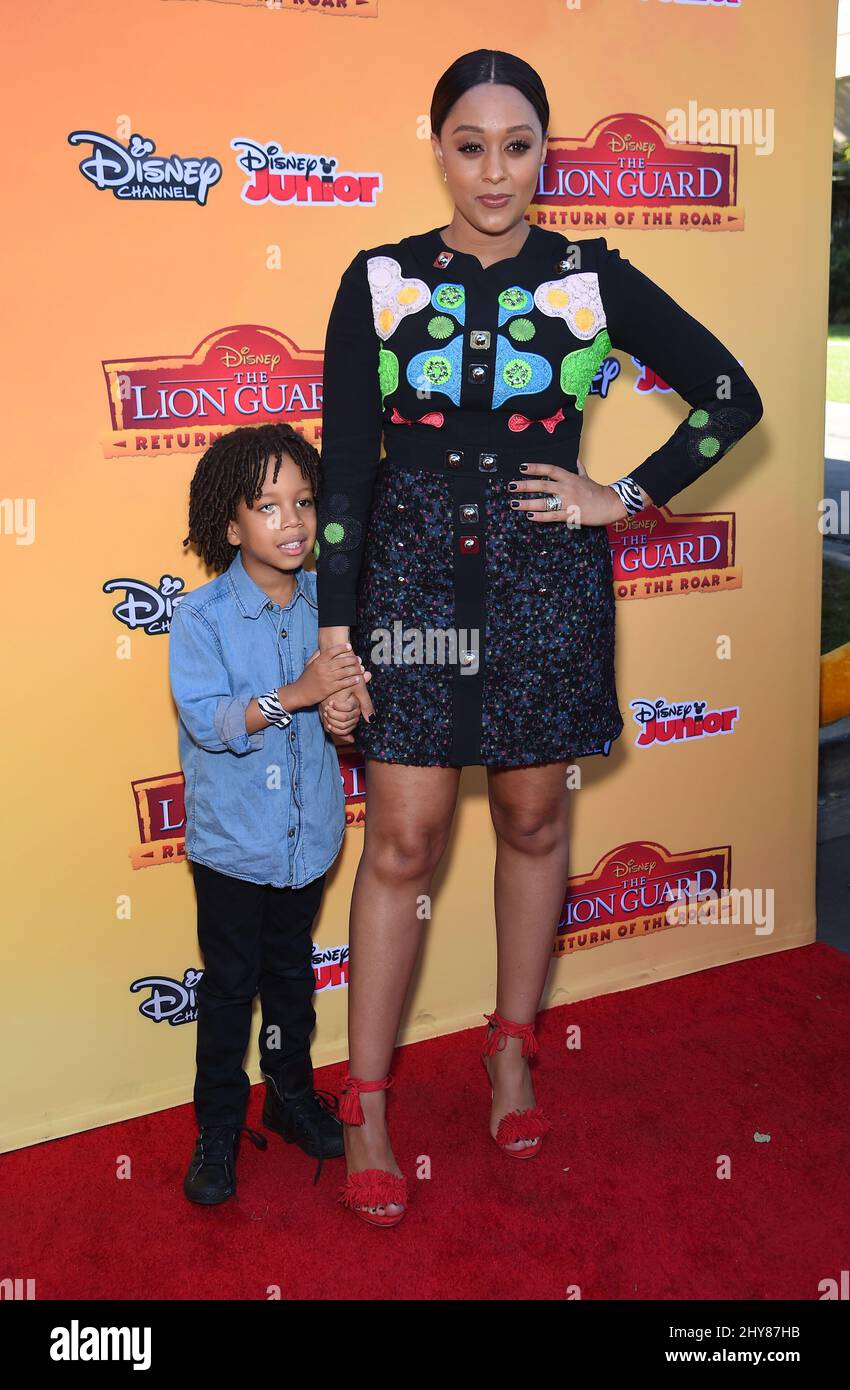 TIA Mowry & Cree Hardrict bei der Premiere von Disneys Fernsehfilm „The Lion Guard: Return of the Roar“ im Walt Disney Studios Lot. Stockfoto