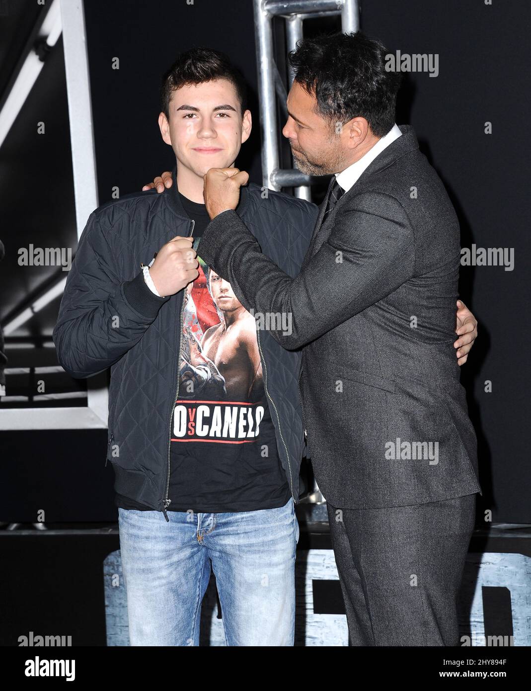 Oscar De La Hoya, Devon De La Hoya bei der Premiere von „Creed" in Los ...