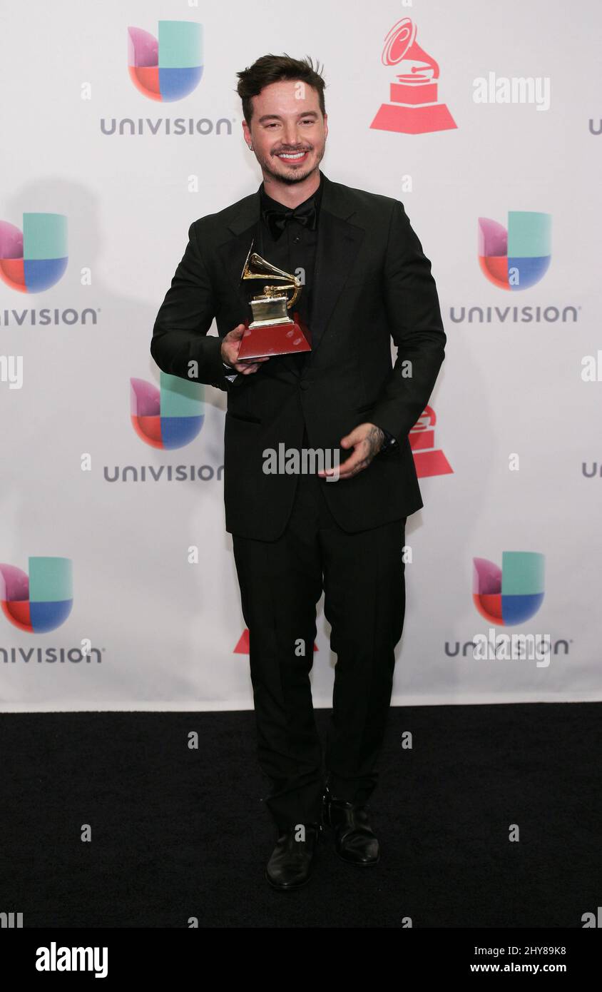 J Balvin posiert im Presstraum bei den jährlichen Latin Grammy Awards 16. in der MGM Grand Garden Arena am Donnerstag, den 19. November 2015 in Las Vegas. Stockfoto