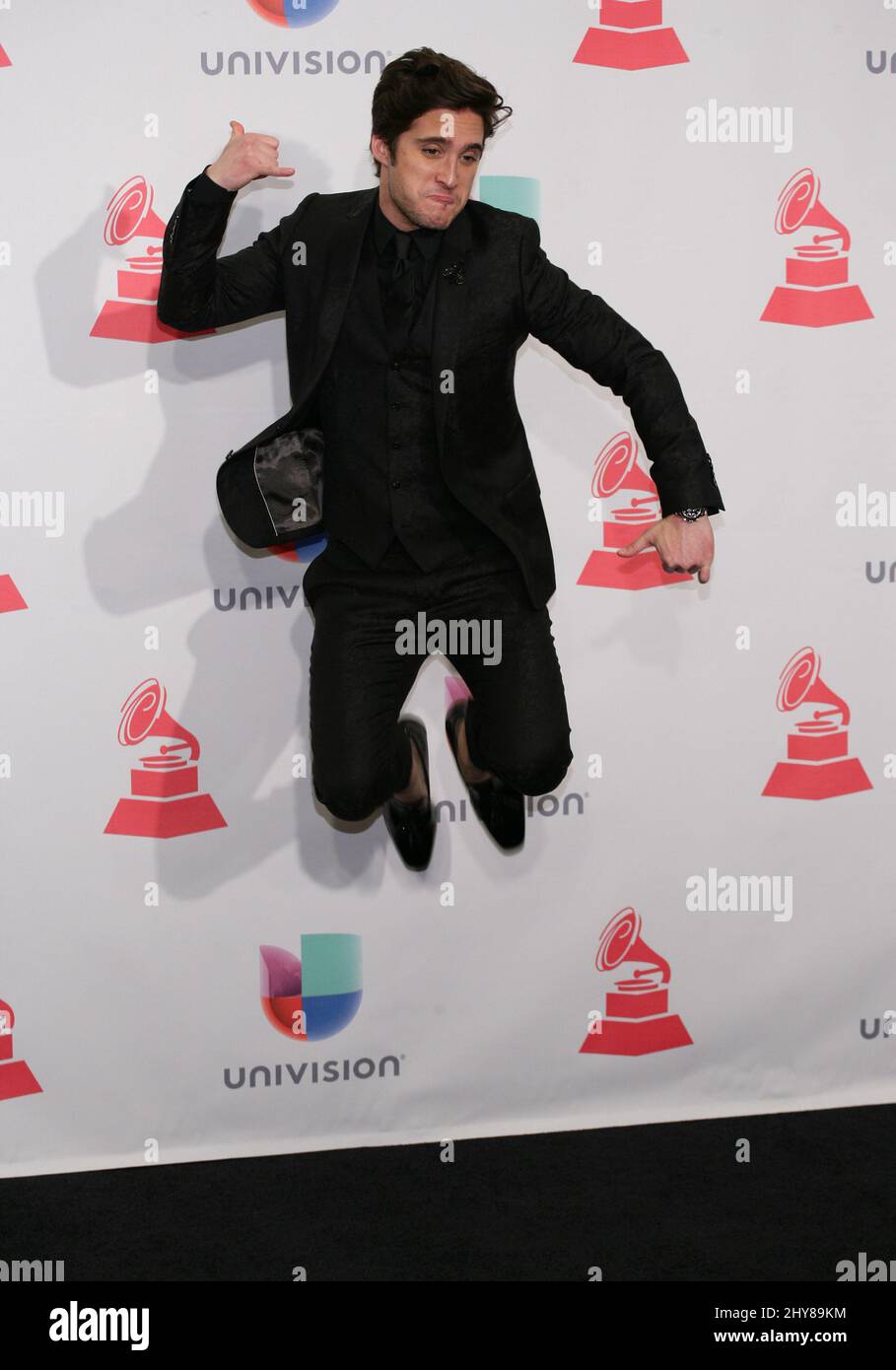 Diego Boneta posiert im Pressenzimmer bei den jährlichen Latin Grammy Awards 16. in der MGM Grand Garden Arena am Donnerstag, den 19. November 2015 in Las Vegas. Stockfoto