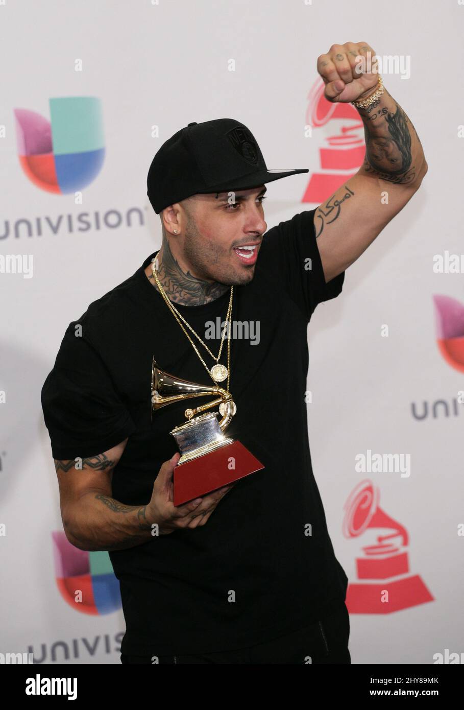 Nicky Jam posiert im Presstraum bei den jährlichen Latin Grammy Awards 16. in der MGM Grand Garden Arena am Donnerstag, den 19. November 2015 in Las Vegas. Stockfoto