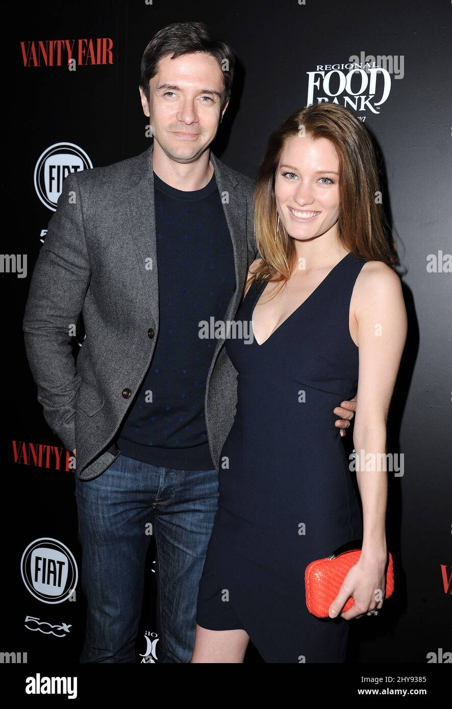 Topher Grace, Ashley Hinshaw bei der Vanity Fair und der FIAT-Messe von Young Hollywood im Chateau Marmont Stockfoto