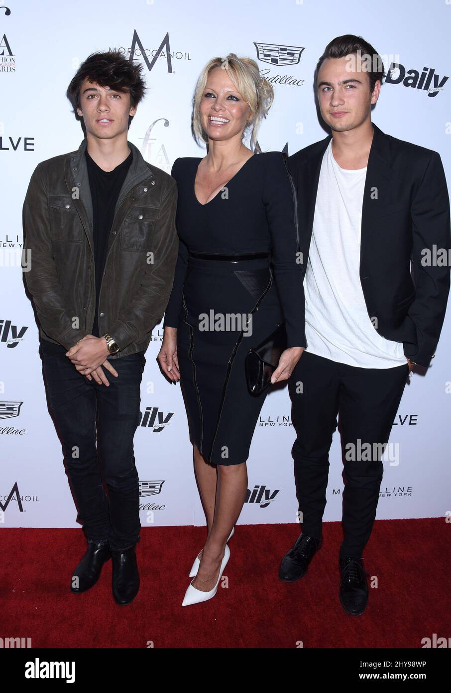 Pamela Anderson, Brandon Lee und Dylan Lee bei den Daily Front Rows Fashion LA Awards im Sunset Tower Hotel in Los Angeles, USA. Stockfoto Pamela Anderson, Brandon Lee und Dylan Lee bei den Daily Front Rows Fashion LA Awards im Sunset Tower Hotel in Los Angeles, USA. Stockfoto