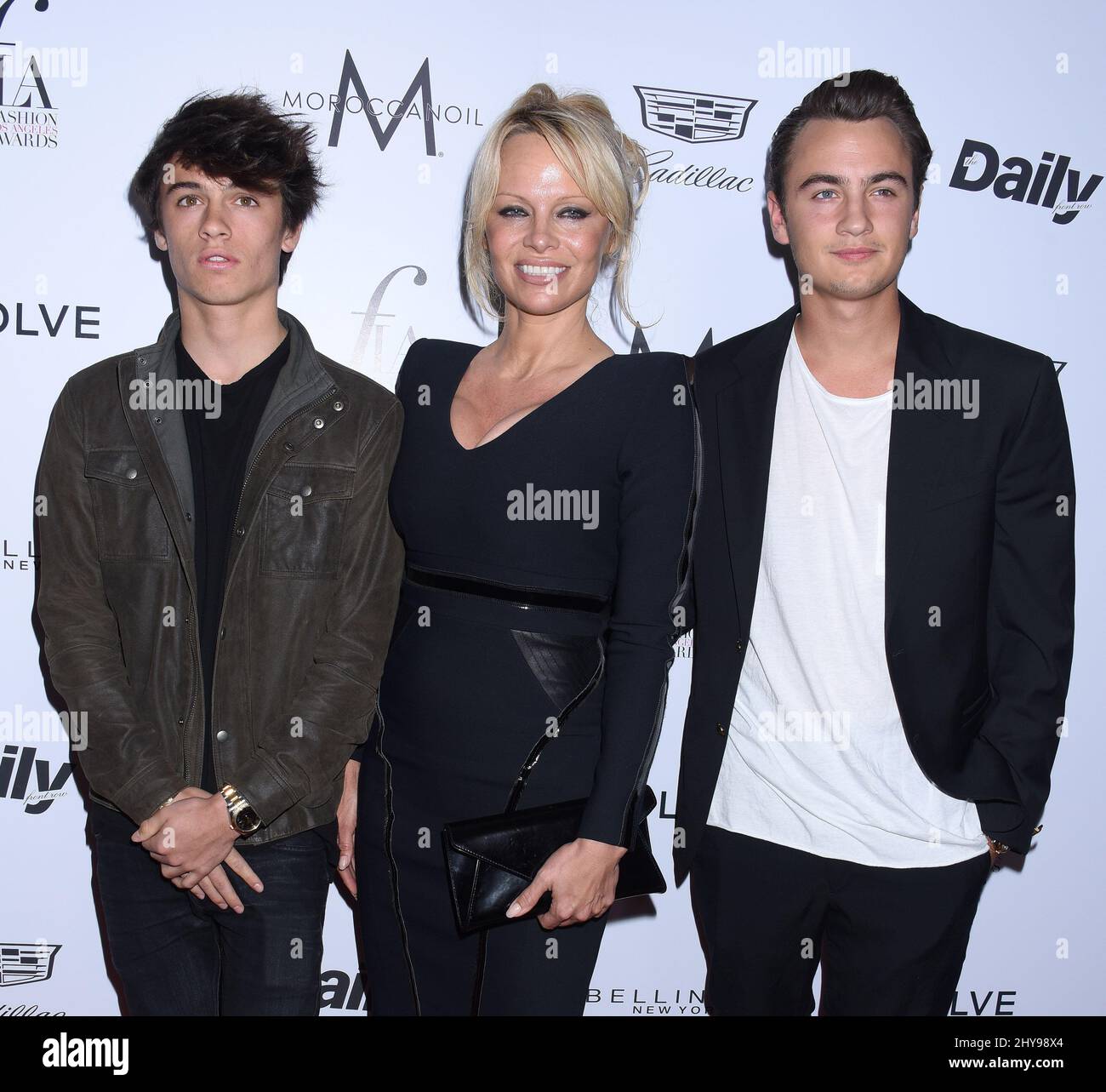 Pamela Anderson, Brandon Lee und Dylan Lee bei den Daily Front Rows Fashion LA Awards im Sunset Tower Hotel in Los Angeles, USA. Stockfoto Pamela Anderson, Brandon Lee und Dylan Lee bei den Daily Front Rows Fashion LA Awards im Sunset Tower Hotel in Los Angeles, USA. Stockfoto