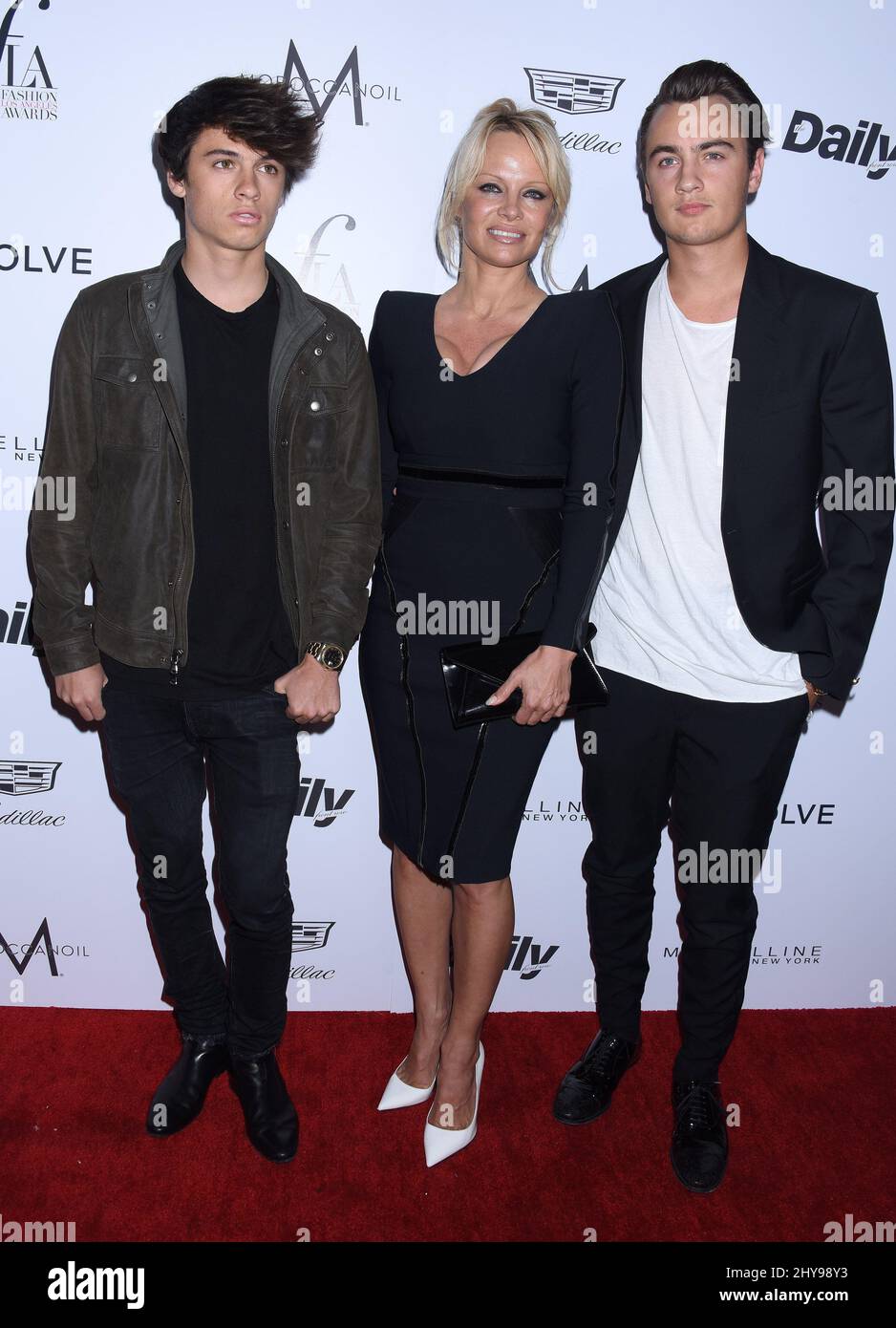 Pamela Anderson, Brandon Lee und Dylan Lee bei den Daily Front Rows Fashion LA Awards im Sunset Tower Hotel in Los Angeles, USA. Stockfoto Pamela Anderson, Brandon Lee und Dylan Lee bei den Daily Front Rows Fashion LA Awards im Sunset Tower Hotel in Los Angeles, USA. Stockfoto