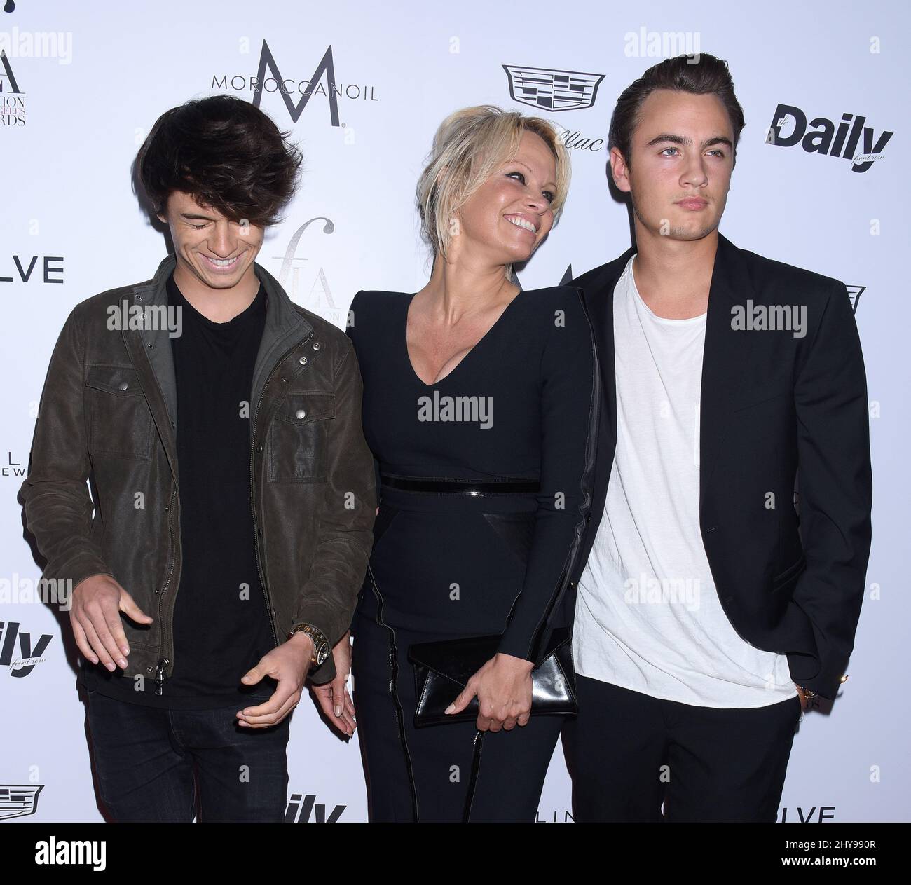 Pamela Anderson, Brandon Lee und Dylan Lee bei den Daily Front Rows Fashion LA Awards im Sunset Tower Hotel in Los Angeles, USA. Stockfoto Pamela Anderson, Brandon Lee und Dylan Lee bei den Daily Front Rows Fashion LA Awards im Sunset Tower Hotel in Los Angeles, USA. Stockfoto