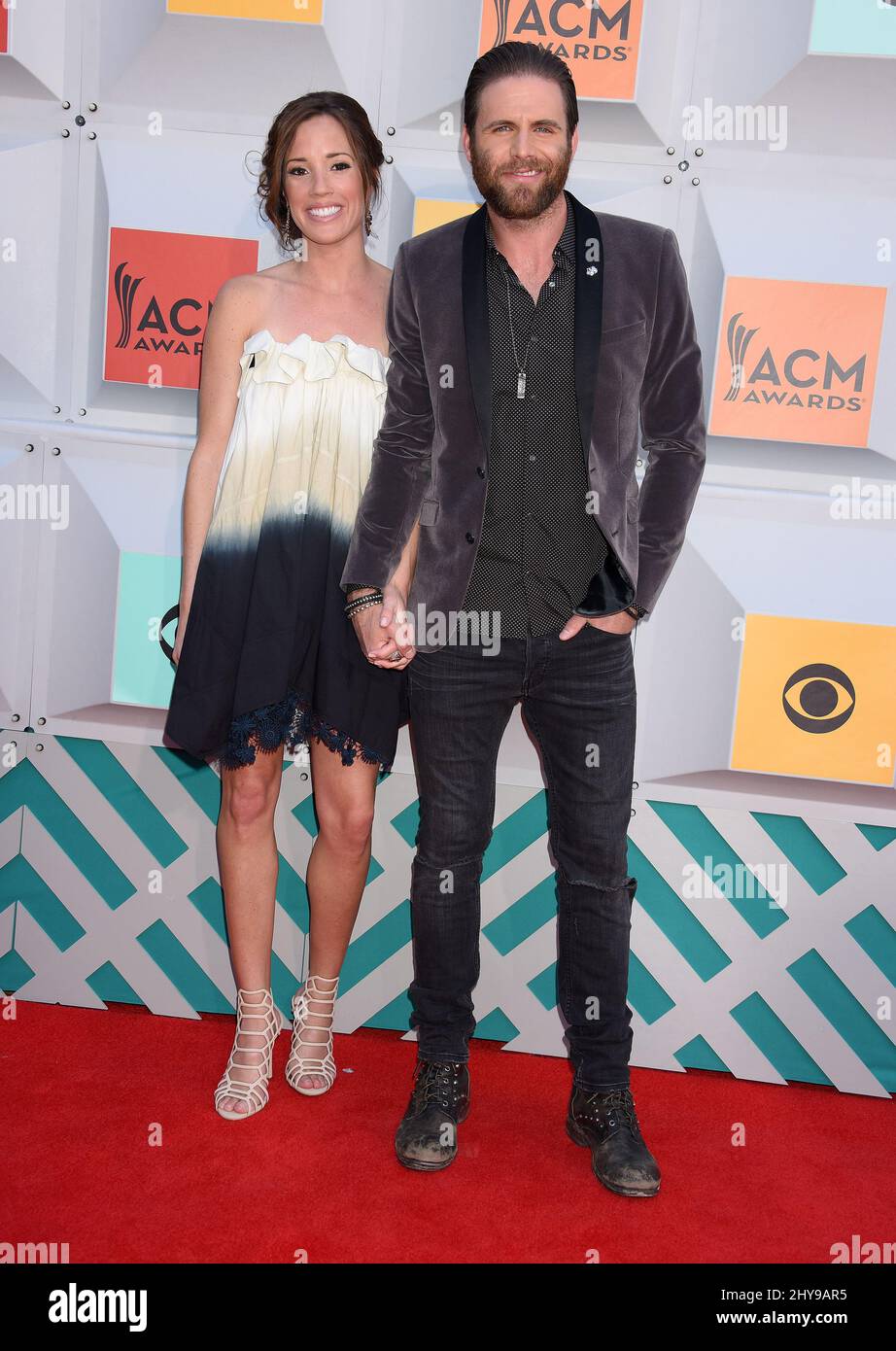 Canaan Smith & Christy Hardesty kommen am Sonntag, den 3. April 2016, bei den jährlichen Academy of Country Music Awards 51. in der MGM Grand Garden Arena in Las Vegas an. Stockfoto