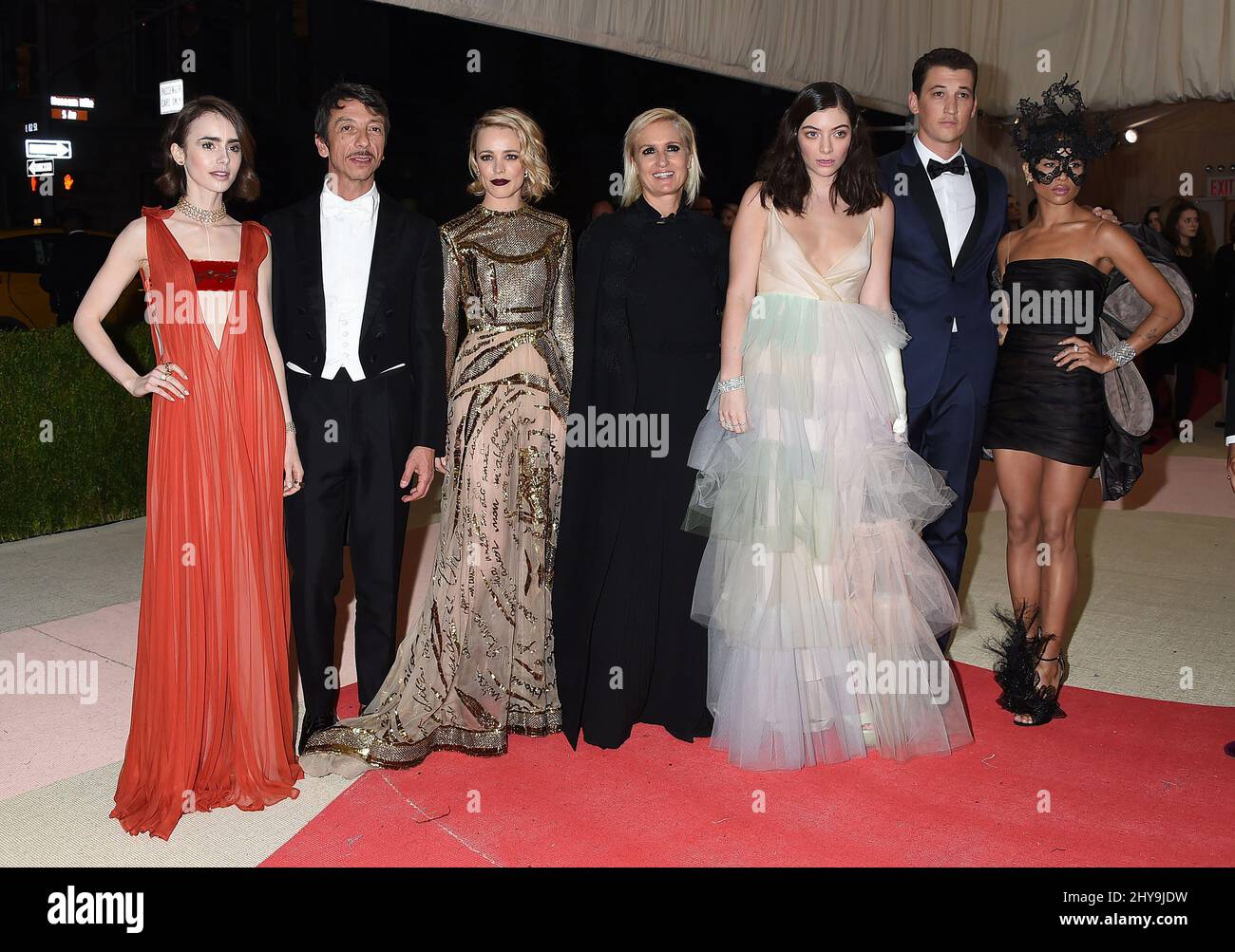 Lily Collins, Pierpaolo Piccioli, Rachel McAdams, Maria Grazia Chiuri, Lorde, Miles Teller und Zoe Kravitz besuchen das Costume Institute Benefit beim MET feiert die Eröffnung der Ausstellung „Manus x Machina: Fashion in an Age of Technology“, die im Metropolitan Museum of Art in New York, USA, stattfindet. Stockfoto