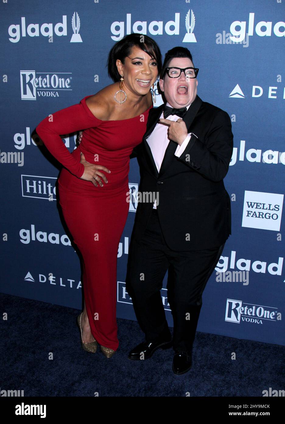 Selenis Leyva und Lea DeLaria nehmen an den jährlichen GLAAD Media Awards 27. in Los Angeles, Kalifornien, Teil. Stockfoto