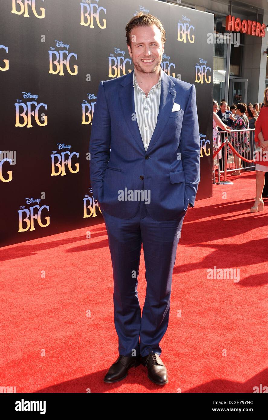 Rafe Spall bei der Premiere von „The BFG“ in Los Angeles. Stockfoto