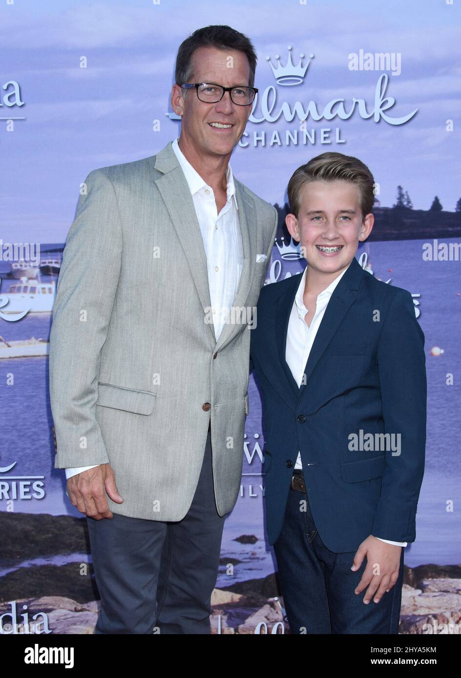 James Denton und Sheppard Denton nehmen an der Hallmark Channel Summer 2016 TCA Party in einer Privatresidenz in Los Angeles, Kalifornien, Teil. Stockfoto