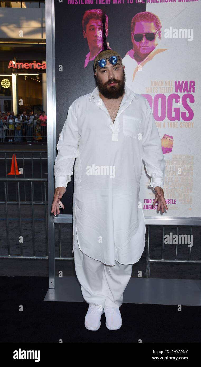 Josh Ostrovsky, alias The Fat Jew, nimmt an der Premiere von „war Dogs“ in Los Angeles Teil, die im TCL Chinese Theatre, Hollywood, um, 15. August 2016, stattfand. Stockfoto