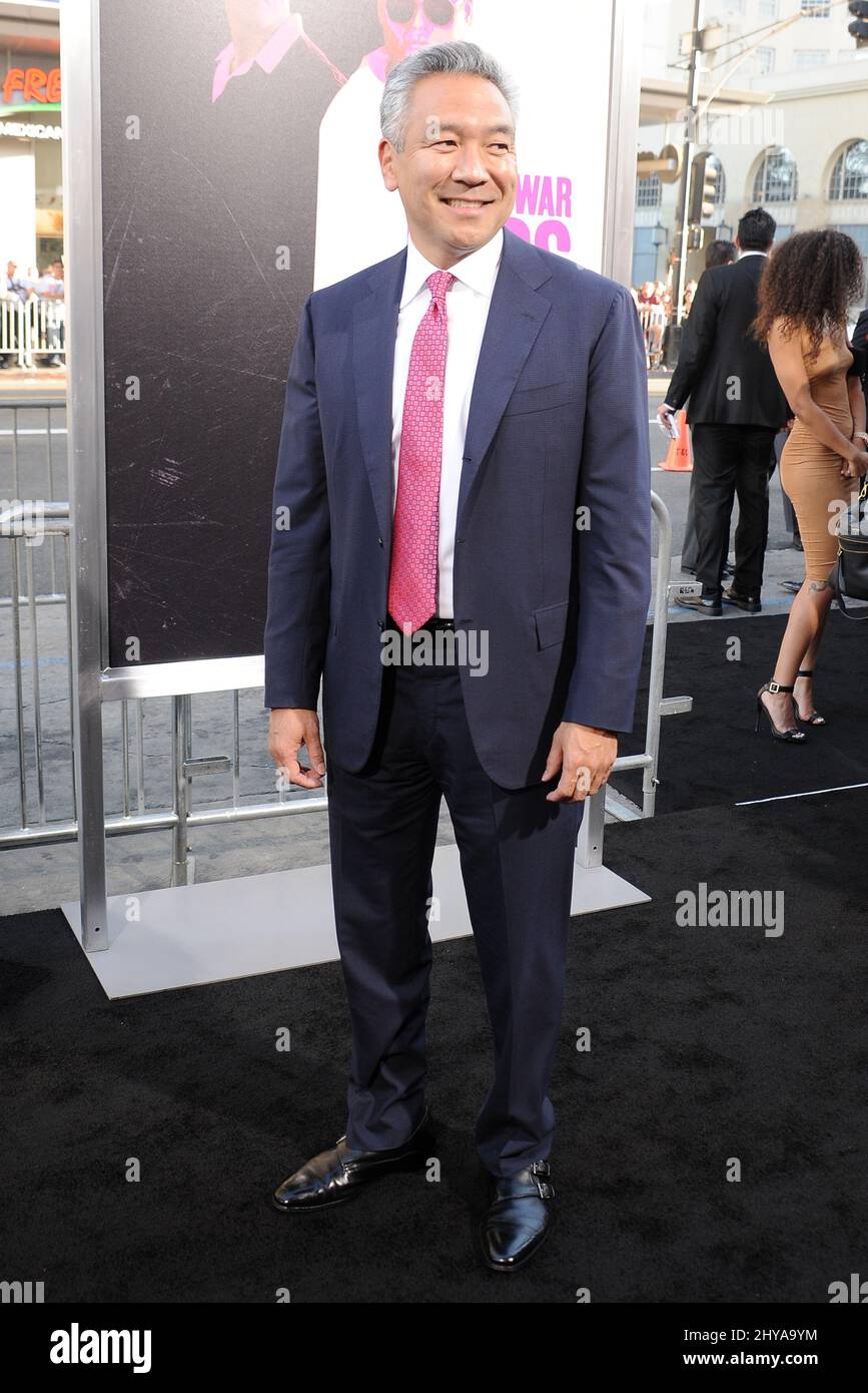 Kevin Tsujihara bei der Premiere von „war Dogs“ in Los Angeles im TCL Chinese Theatre, Hollywood, ca., 15. August 2016. Stockfoto