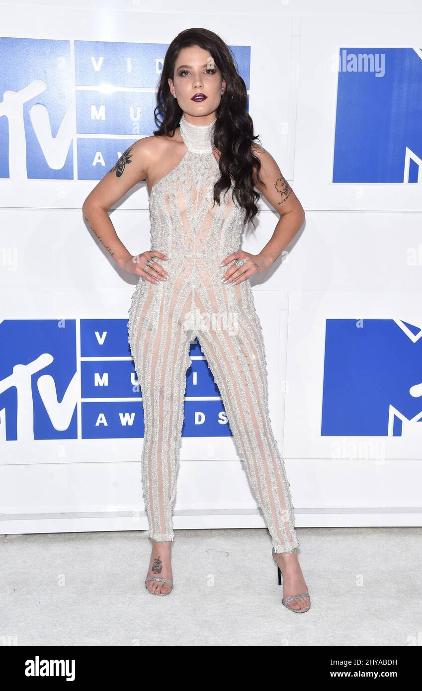 Halsey kommt zu den MTV Video Music Awards 2016, Madison Square Garden, New York, 28.. August 2016. Stockfoto