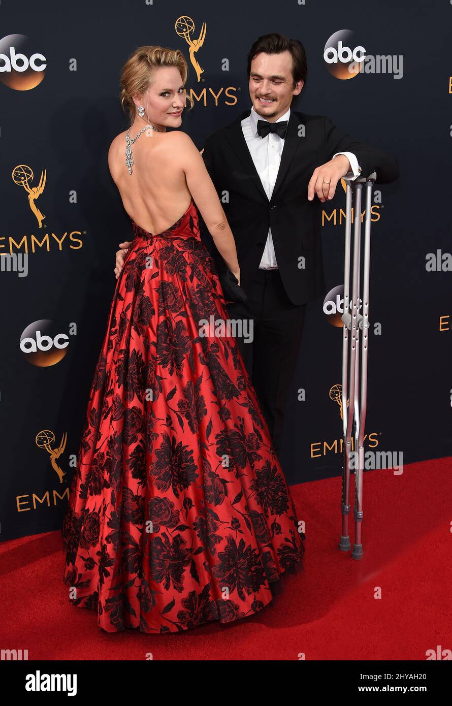 Rupert Friend und Aimee Mullins kommen am Sonntag, den September, zu den Primetime Emmy Awards 68.. 18, 2016, im Microsoft Theater in Los Angeles. Stockfoto