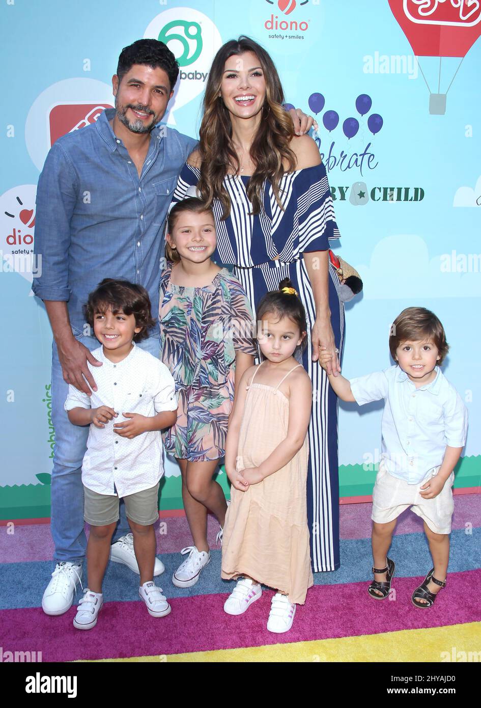 Ali Landry, Alejandro Gomez Monteverde, Estela Monteverde, Marcelo Monteverde, Valentin Monteverde bei der Teilnahme am Step2 & Favored.derzeit findet das jährliche Red Carpet Safety Event 5. in den Sony Pictures Studios in Los Angeles, USA, statt. Stockfoto